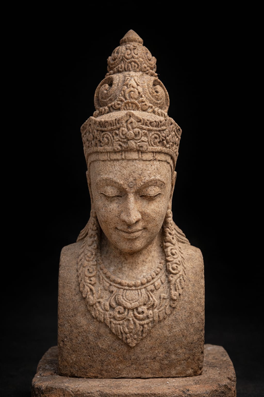 Vishnu Head – Monumental Form