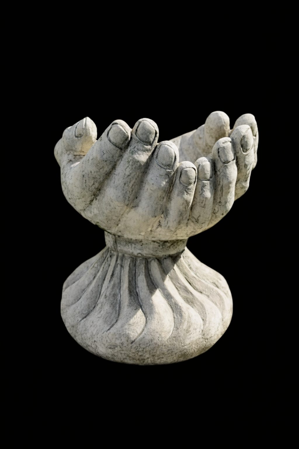 Cupped Palm Bird Bath – Nature’s Offering