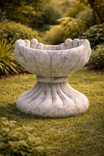Cupped Palm Bird Bath – Nature’s Offering